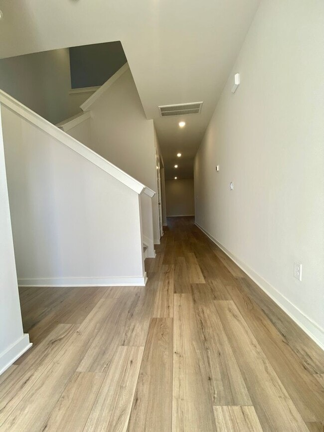 Building Photo - “Modern comfort meets Murfreesboro charm —...