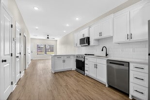 Building Photo - 201 E 17th St