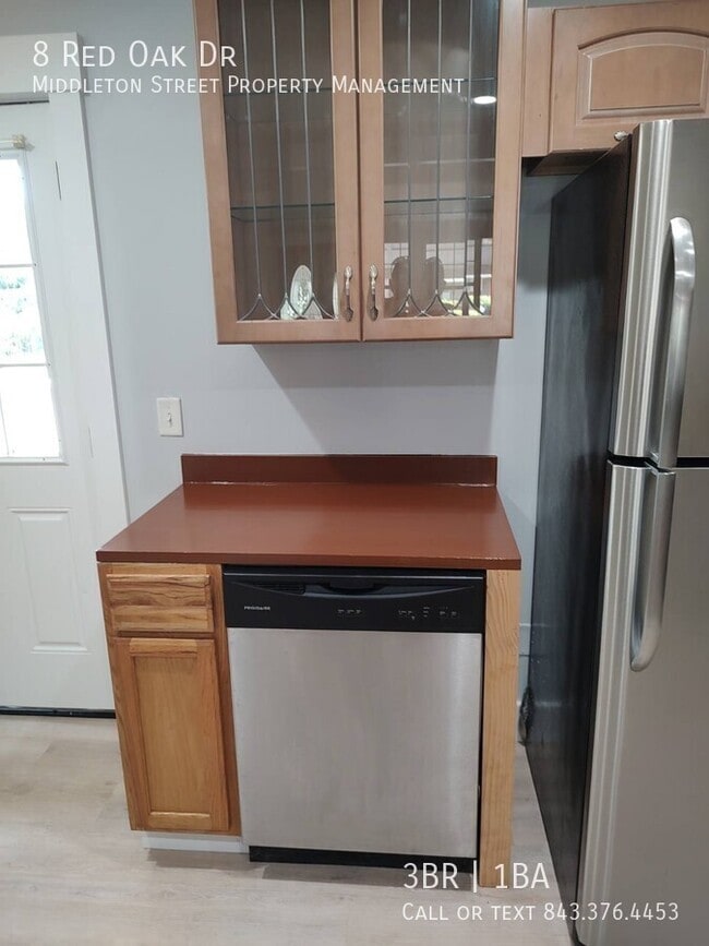 Building Photo - 8 Red Oak Dr