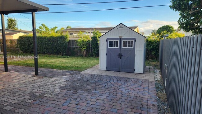 Building Photo - 8010 SW 16th St