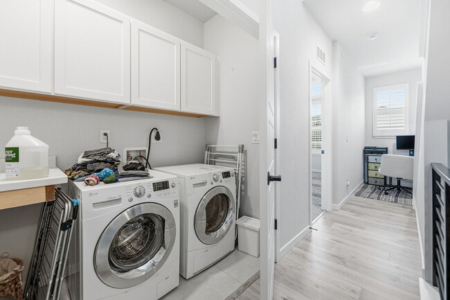 Building Photo - 2272 Old Rail Wy