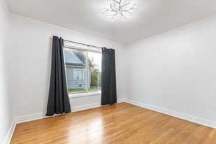 Building Photo - 710 Prospect Ave N