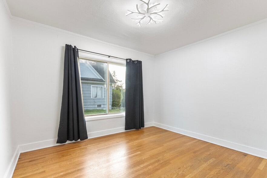 Primary Photo - 710 Prospect Ave N