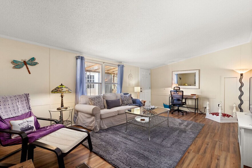 Building Photo - 705 Firefly Dr