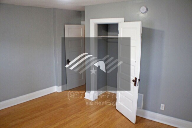 Building Photo - 419 Alberta St