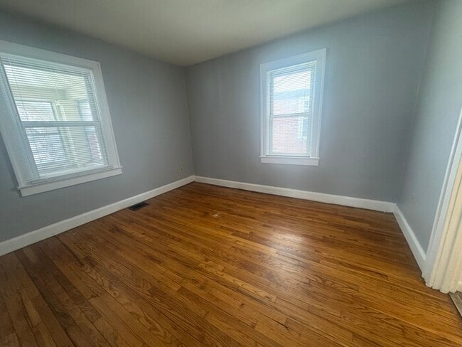 Building Photo - South Broad Ripple 2 Bed with Garage