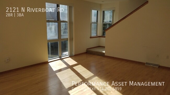 Building Photo - Multi-Level 2BD/2.5BA River Crest Condo