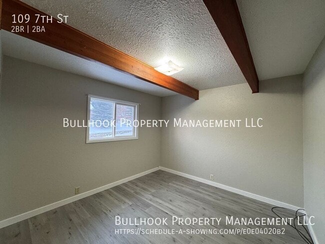 Building Photo - 109 7th St