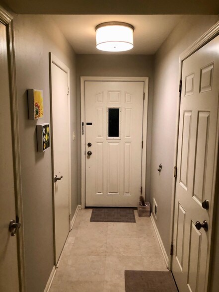 Entryway - 140 Dickinson Ln