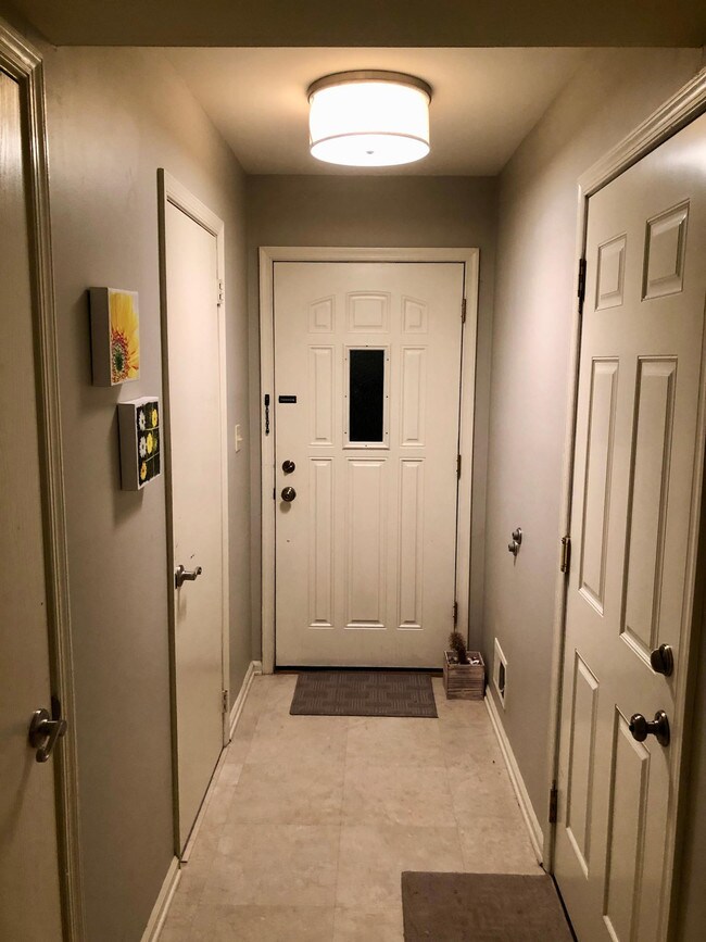 Entryway - 140 Dickinson Ln