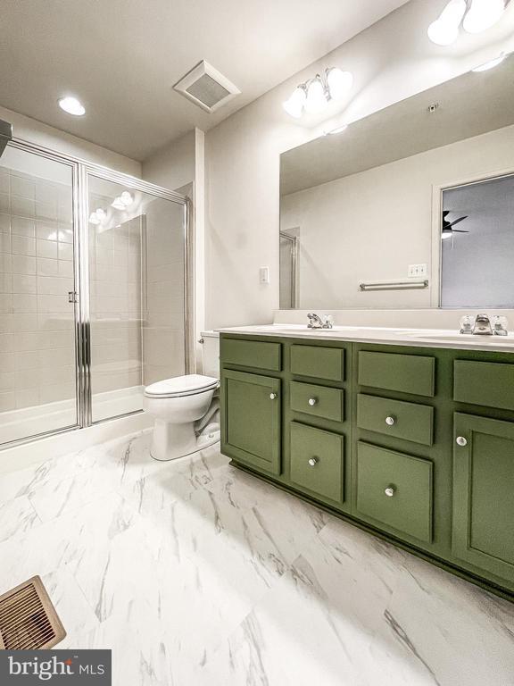 Building Photo - 3541 Woodlake Dr