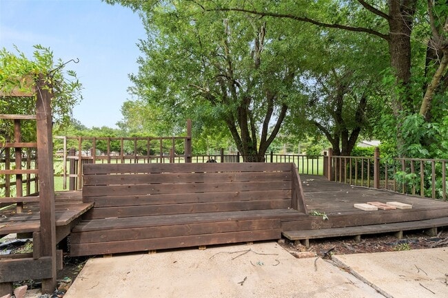 Building Photo - 390 Holly Ln