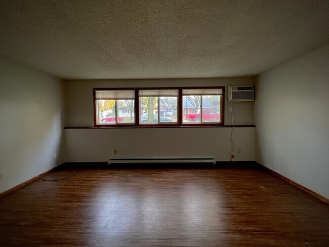 Building Photo - Chester Estates