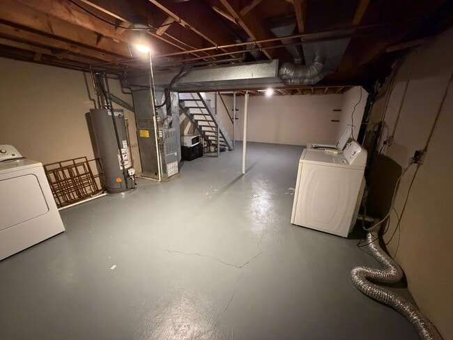 Building Photo - 310 Powell Rd