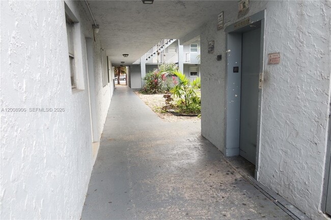 Building Photo - 1725 W 60th St