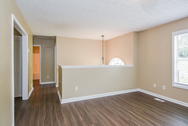 Building Photo - 110 Grove Ln