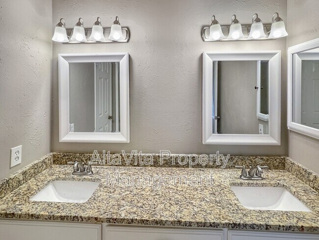 Building Photo - 4213 Avon Ct
