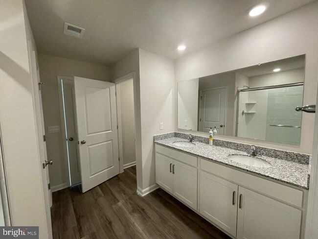 Building Photo - 168 Hamstead Dr
