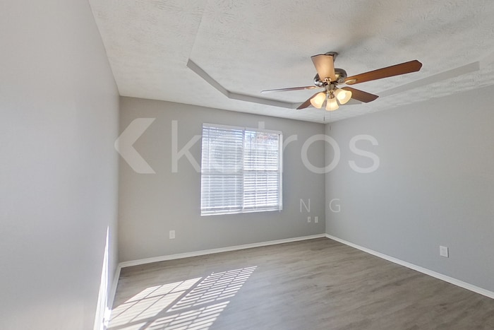 Building Photo - 3160 Creekwood Dr