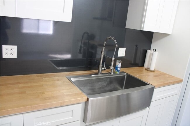 Building Photo - 11215 Dalwood Ave