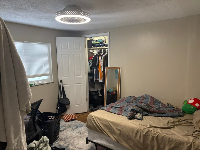 Building Photo - 616 Pearl Ave