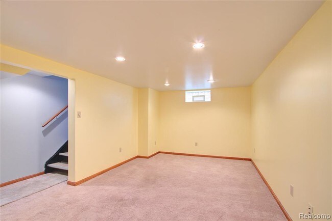 Building Photo - 249 S Chocolay Ave