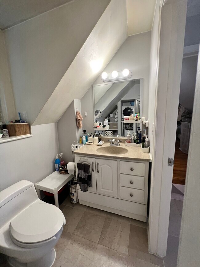 Building Photo - 45 Lincoln St