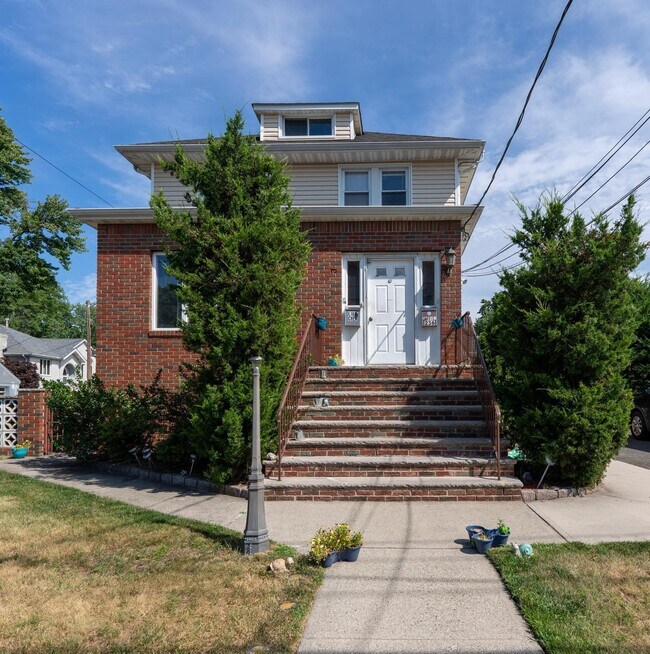 Building Photo - 236 Franklin St