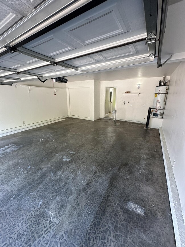 Building Photo - 9940 Highland Ave