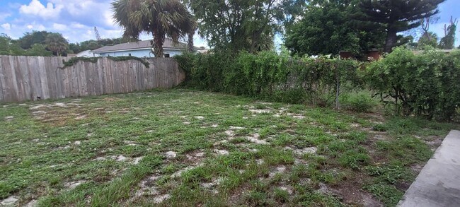 Building Photo - Allancar 164