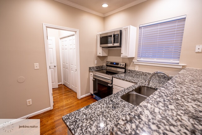 Building Photo - 1188 Ira St SW