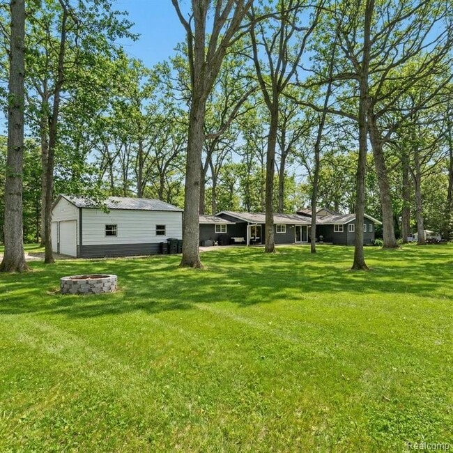 Building Photo - 2566 Harrington Rd