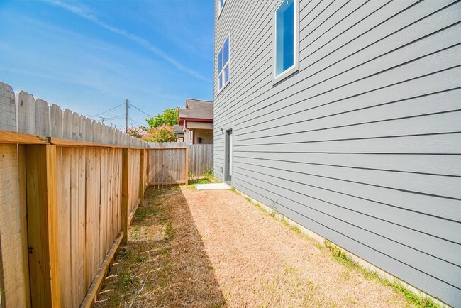 Building Photo - 2620 McIlhenny St
