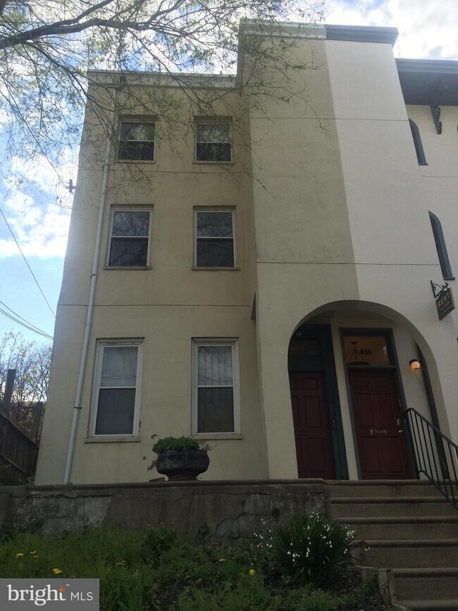 Building Photo - 408 N 32nd St