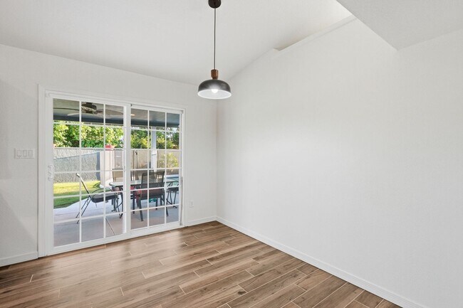 Building Photo - 4 Bed Home in Scottsdale Quarter!!