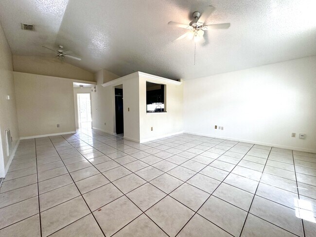 Building Photo - 9606 Chandon Dr