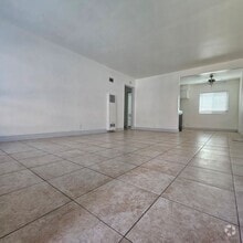 Building Photo - Beautiful Spacious 1 Bed/1 Bath Apartment ...