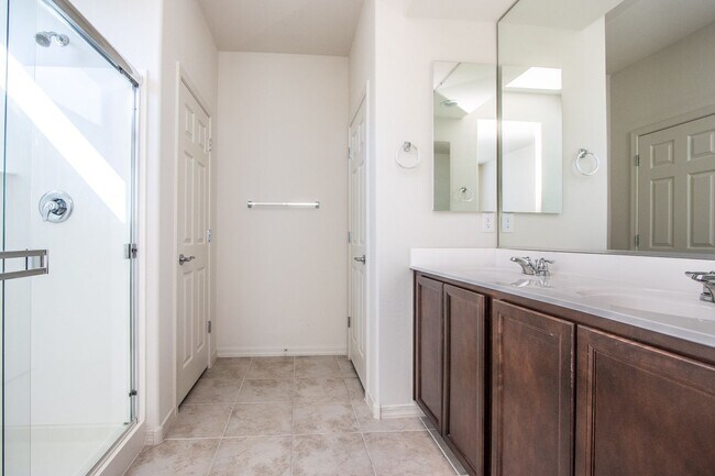 Building Photo - COMING SOON !! Mountainside Living at Canyon Views! 4 bedroom 2 bathroom!