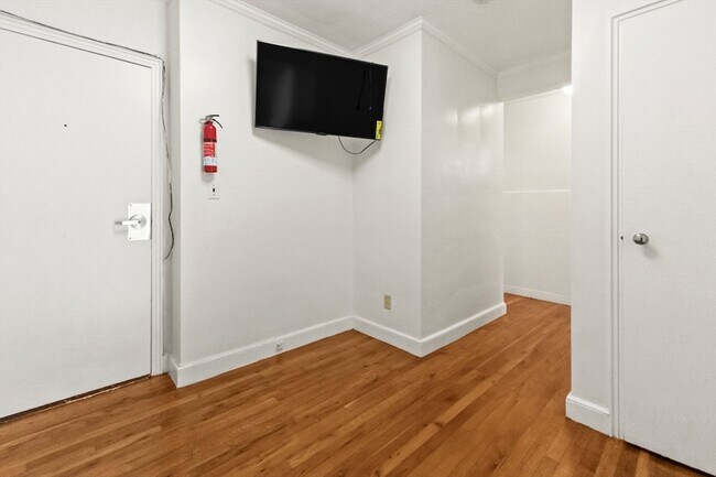 Building Photo - 38-40 Cedar Street Unit 141