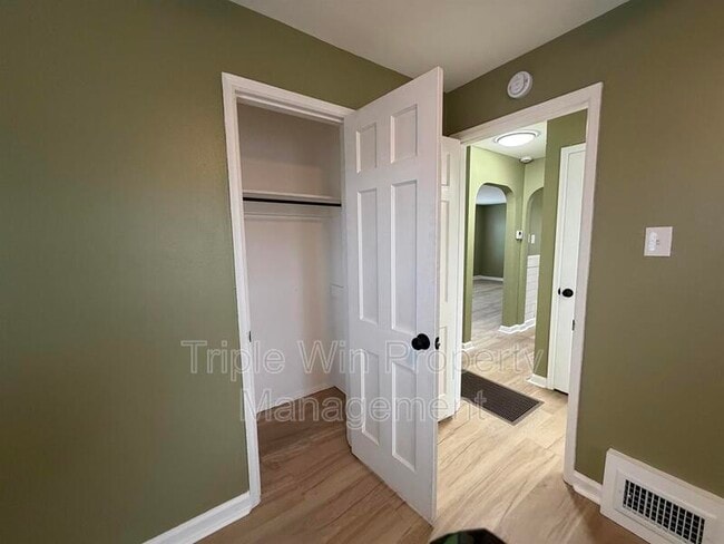 Building Photo - 8138 Blanchard Dr