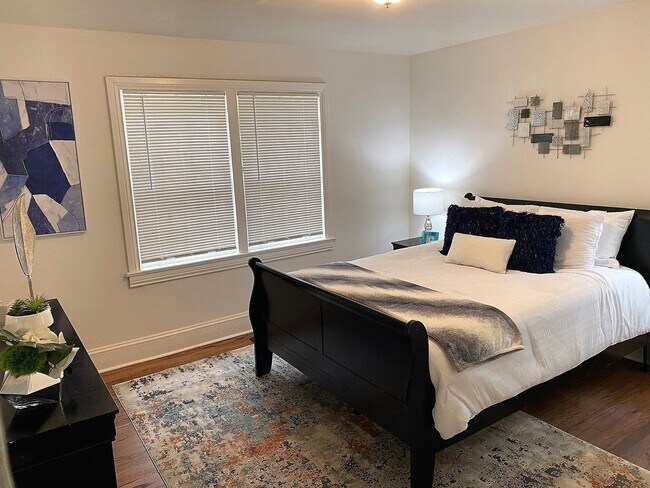 Building Photo - Charming 3BR House in East Point