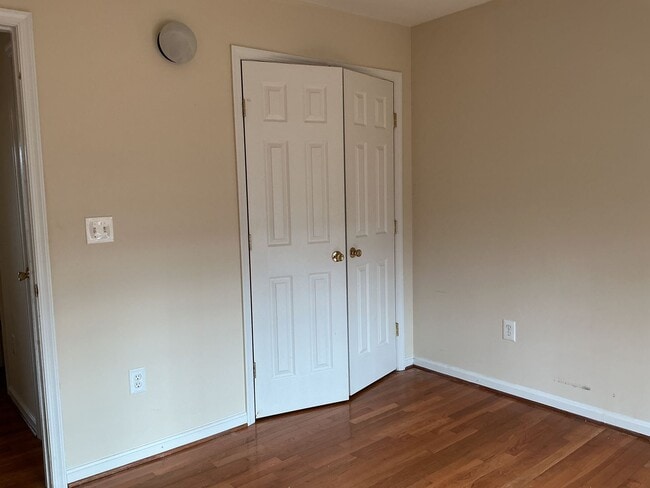 Building Photo - Welcome home!  Sought after Lake of the Woods!