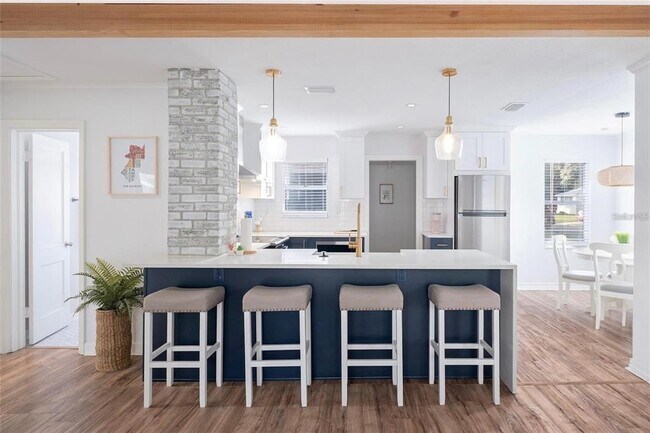 Building Photo - 1221 E Ida St