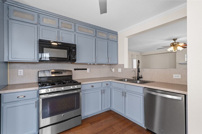 Building Photo - 5726 Westminster Village Dr