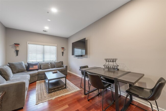 Building Photo - 330 Maple Ave