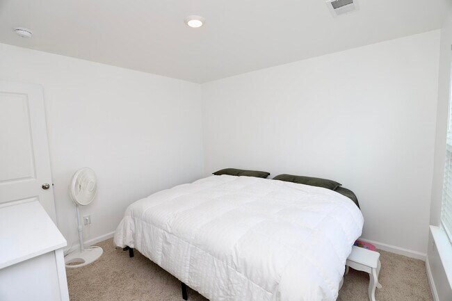 Building Photo - 2037 Elmridge Rd