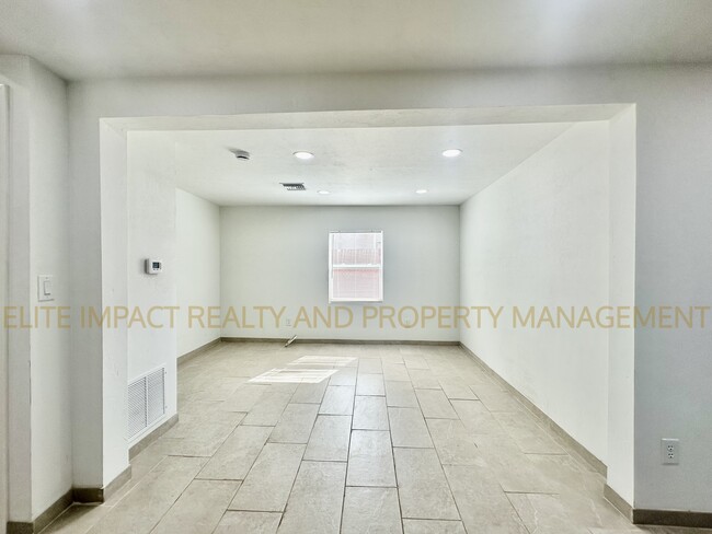 Building Photo - 3921 E Blacklidge Dr