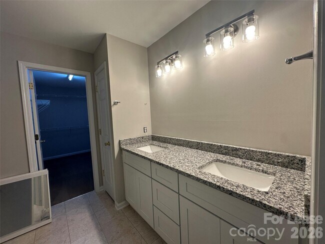 Building Photo - 6816 Southbrook Dr