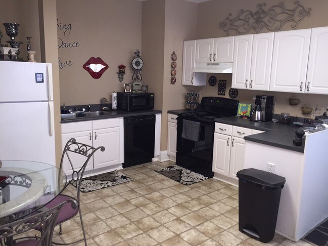 Building Photo - 1407 E North St