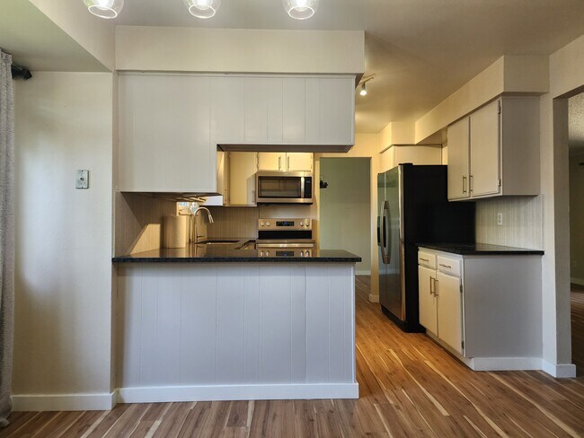 Building Photo - 7834 Greenbriar Cir